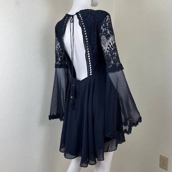 Two Sisters Women Size 8 Blue Bethany Crochet Flare Long Sleeve Mini Dress - Picture 12 of 17